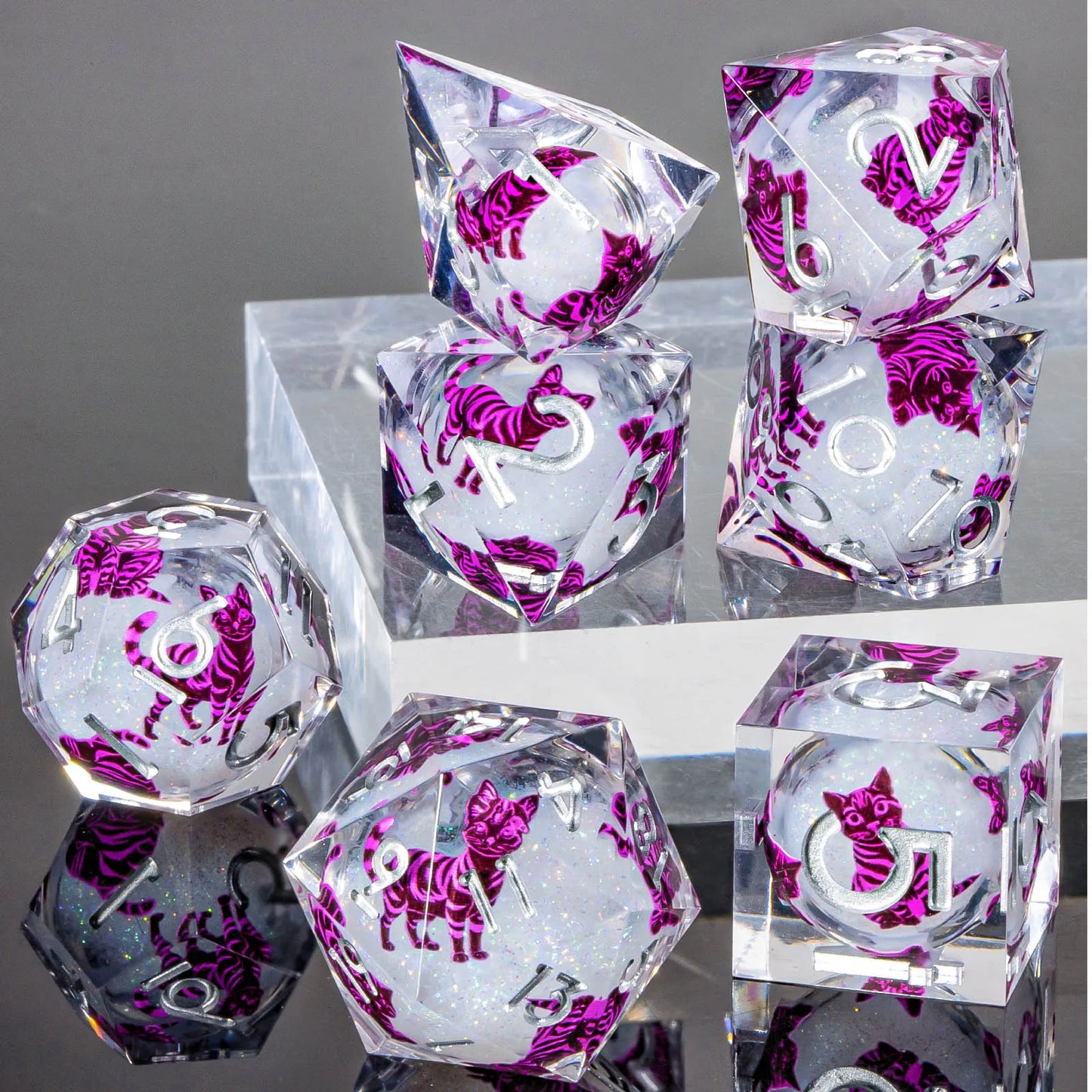 7-Piece Cat Liquid Core DnD Dice Set - Sharp Edge Resin RPG Dice