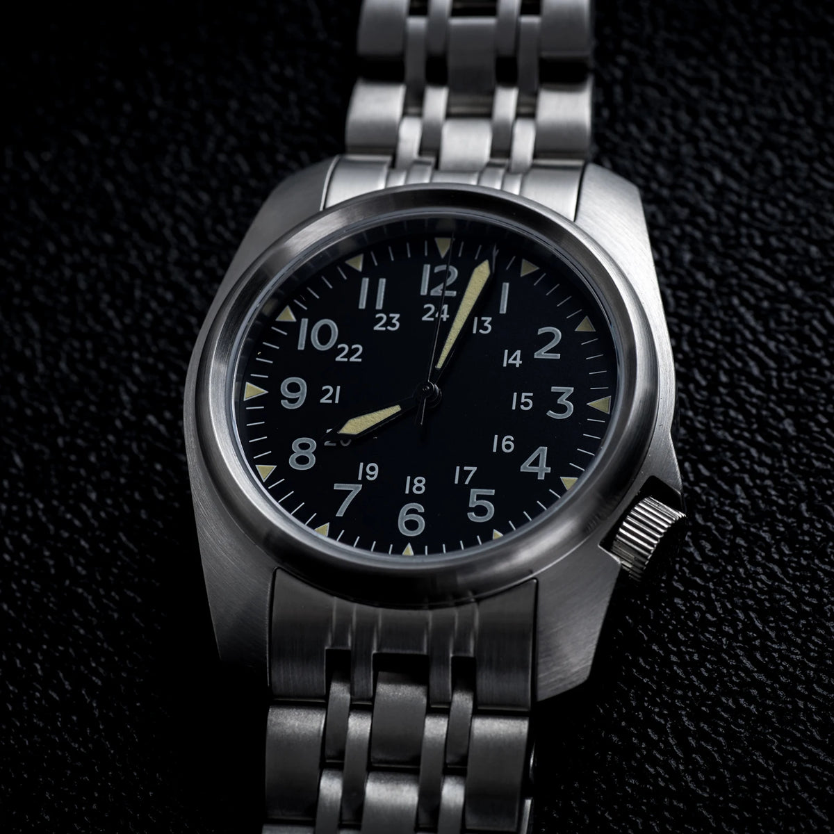 AIMIMO DESIGN Men’s Sapphire Crystal Quartz Watch, 5 Bar Water Resistant
