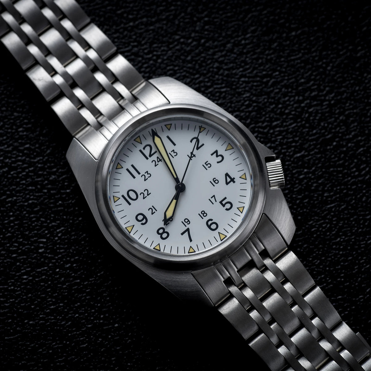 AIMIMO DESIGN Men’s Sapphire Crystal Quartz Watch, 5 Bar Water Resistant