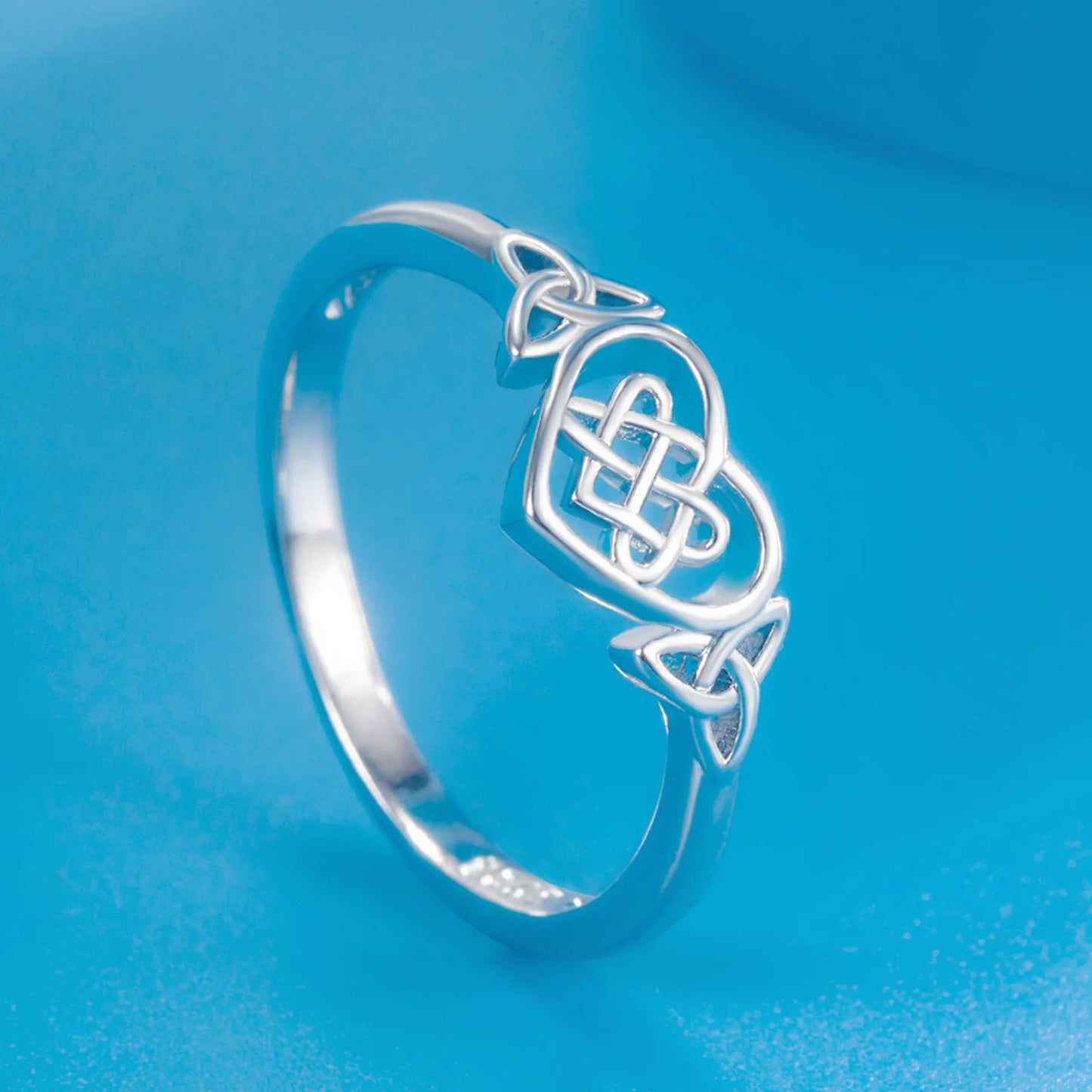 YILUOCD Celtic Knot Heart Ring – S925 Silver Plated