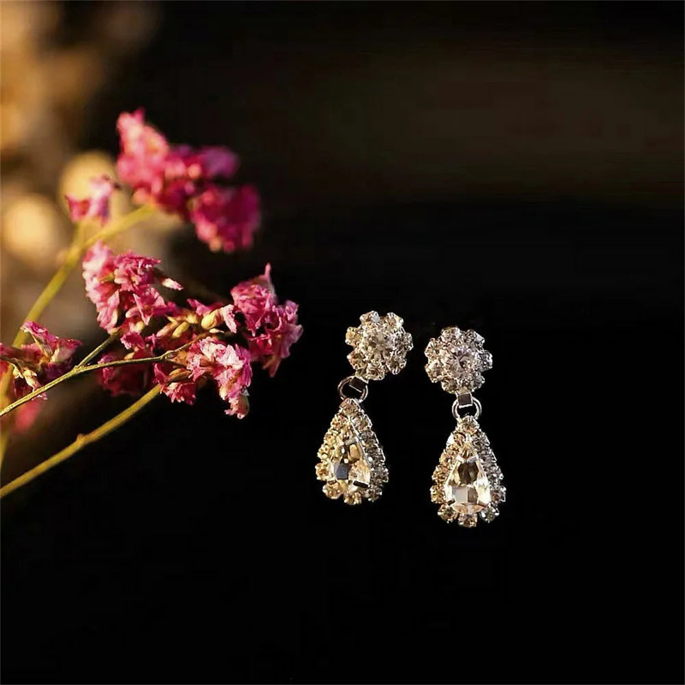 V-Shaped Rhinestone Necklace & Earrings Set - Luxury Jewelry